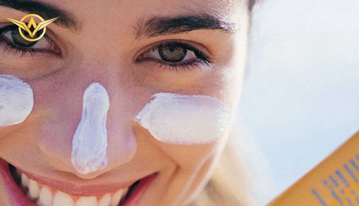 Mẹo giúp bạn làm trắng da mặt là sử dụng kem chống nắng hàng ngày giúp bảo vệ da khỏi sạm đen và ung thư da