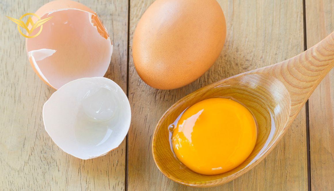 Trong trứng gà chứa vitamin B2 và vitamin A  giúp da ngăn ngừa lão hóa da vô cùng hiệu quả