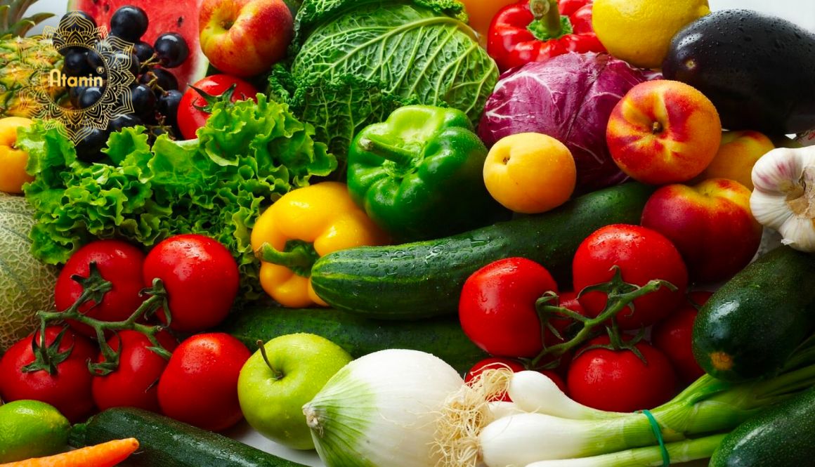 Các loại rau xanh và trái cây có chứa rất nhiều vitamin và khoáng chất rất có lợi cho cả sức khỏe và làn da của bạn