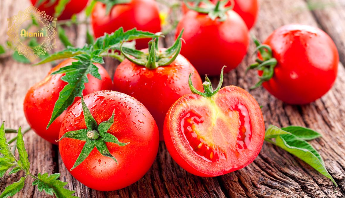 Cà chua chứa rất nhiều vitamin C có tác dụng làm sáng da, chống oxy hóa cũng như ức chế hoạt động hình thành melanin